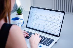 האם אפשר לקבל החזר של אלפי שקלים ממס הכנסה אם הייתי שכיר ועצמאי בו זמנית בשנה שעברה?